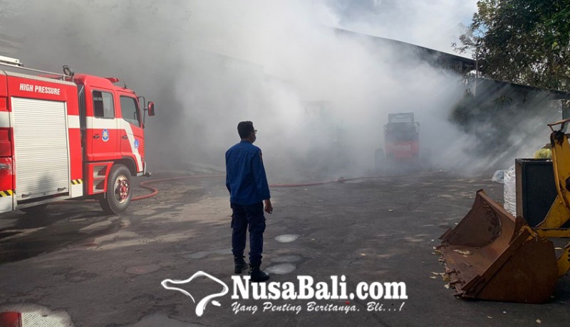 www.nusabali.com-gudang-tpst-samtaku-jimbaran-terbakar