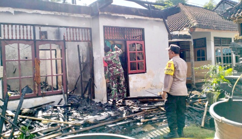 www.nusabali.com-rumah-warga-kelating-terbakar