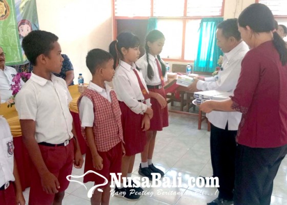 Nusabali.com - guru-agama-hindu-bantu-siswa-yatim-piatu