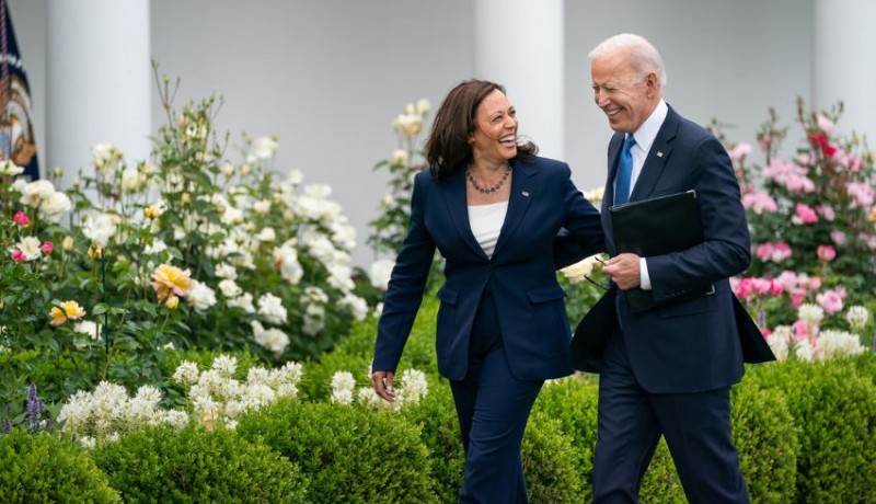 www.nusabali.com-joe-biden-mundur-dari-pencalonan-dukung-kamala-harris-di-pilpres-as-2024