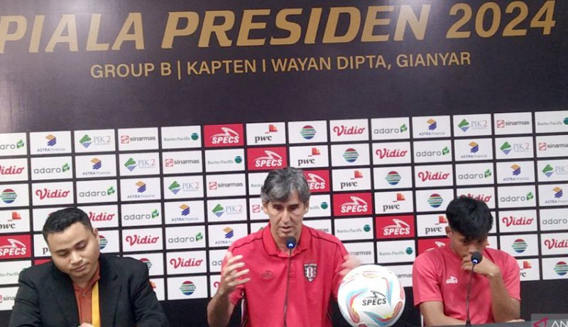 www.nusabali.com-puji-kiper-arema-teco-siap-perbaiki-kinerja-tim