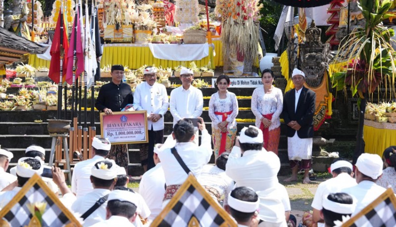 www.nusabali.com-pemkab-badung-ngaturang-bakti-pengayar-di-pura-mandhara-giri-semeru-agung-lumajang