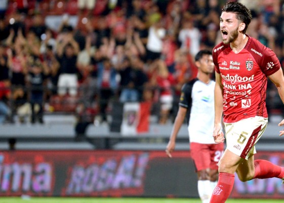 Nusabali.com - meski-kalah-persija-dampingi-arema-ke-semifinal