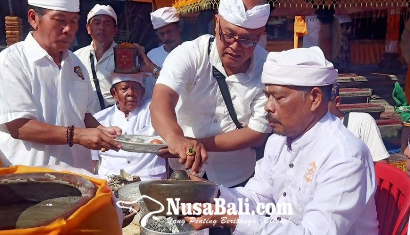 www.nusabali.com-piodalan-pura-pengaruman-bertepatan-dengan-hari-raya-tumpek-landep