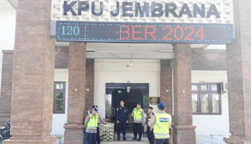 www.nusabali.com-polres-jembrana-tingkatkan-patroli-di-kantor-kpu-jembrana