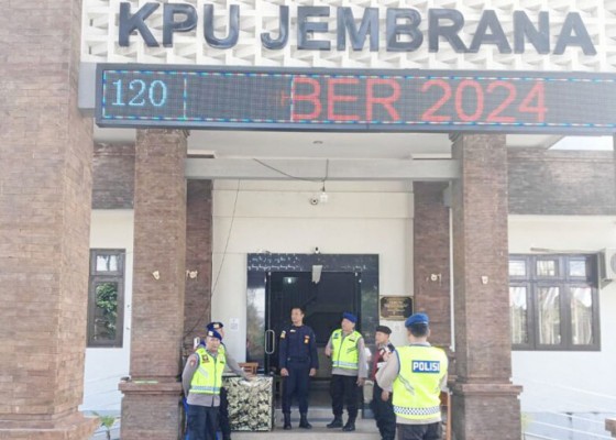 Nusabali.com - polres-jembrana-tingkatkan-patroli-di-kantor-kpu-jembrana