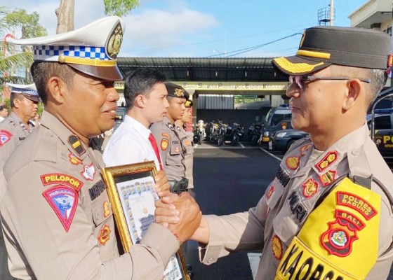 Nusabali.com - tujuh-personel-polres-badung-diganjar-penghargaan