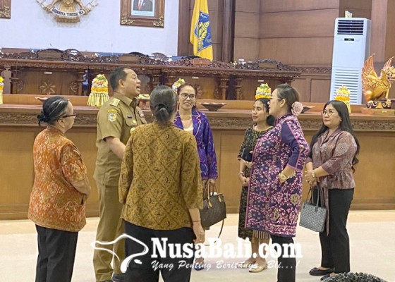 Nusabali.com - rapat-paripurna-dprd-bali-dewan-soroti-wisman-dan-evaluasi-pungutan