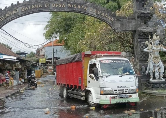 Nusabali.com - jalan-menuju-desa-wisata-kamasan-langganan-banjir