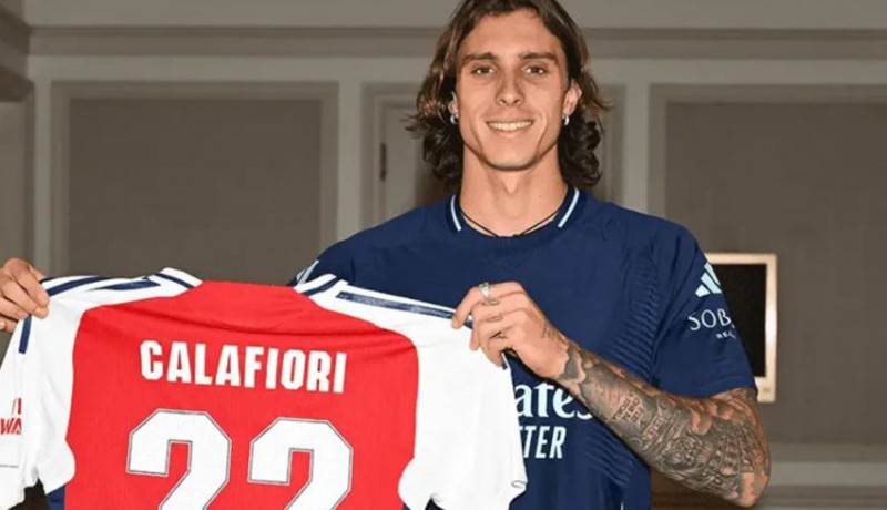 www.nusabali.com-riccardo-calafiori-resmi-berseragam-arsenal