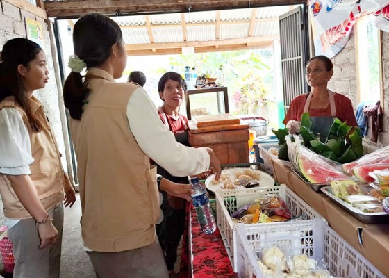 Nusabali.com - loka-pom-buleleng-jamin-keamanan-pangan-di-kantin-sekolah