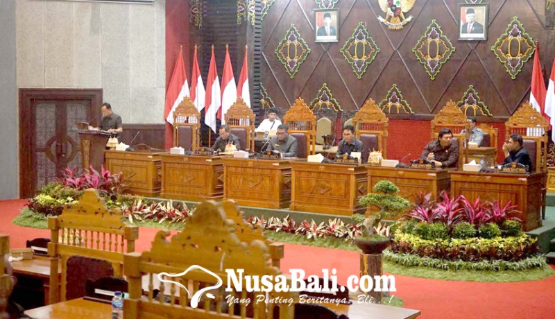 www.nusabali.com-31-anggota-dprd-karangasem-teken-daftar-hadir-hadir-dalam-rapat-hanya-19-orang