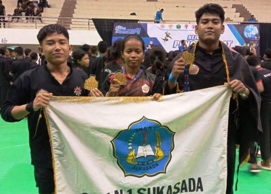 Nusabali.com - tiga-pesilat-sman-1-sukasada-raih-medali-emas-qkejuaraan-nasional-bidang-tinju-sabet-dua-perak