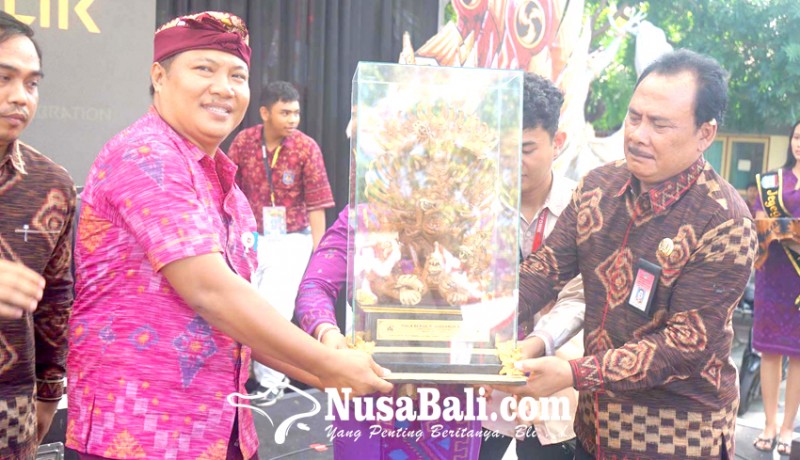 www.nusabali.com-smpn-2-amlapura-boyong-piala-disdikpora-bali