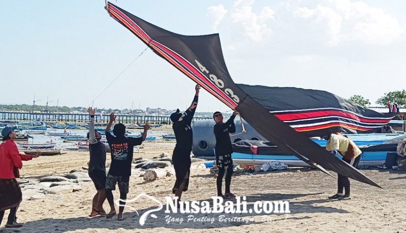 www.nusabali.com-jimbaran-kite-festival-1000-rare-angon-turun-di-pantai-mertasari