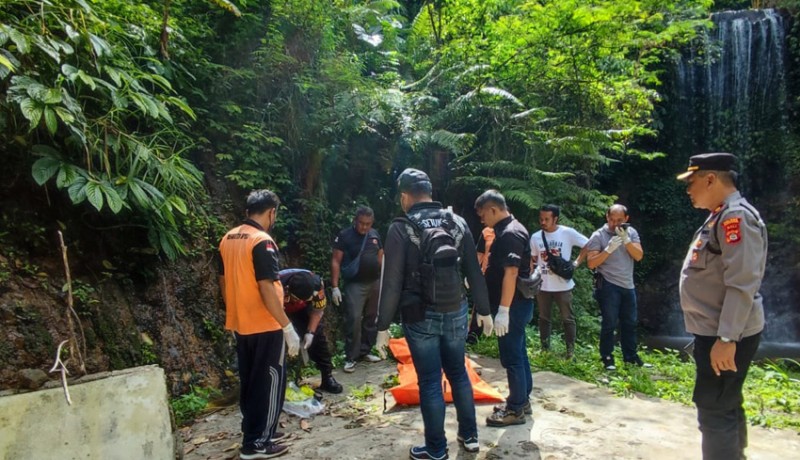 www.nusabali.com-jatuh-dari-tebing-air-terjun-wn-italia-tewas