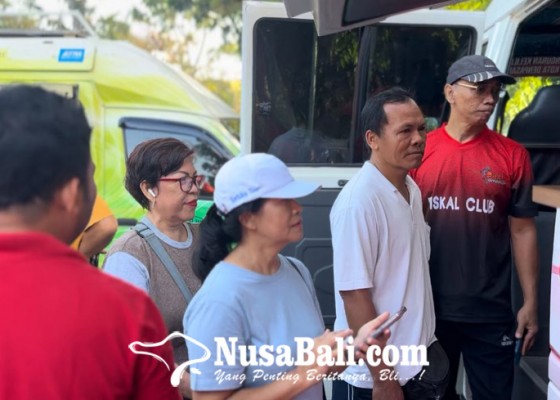 Nusabali.com - puluhan-wajib-pajak-manfaatkan-layanan-bapenda-di-arena-cfd