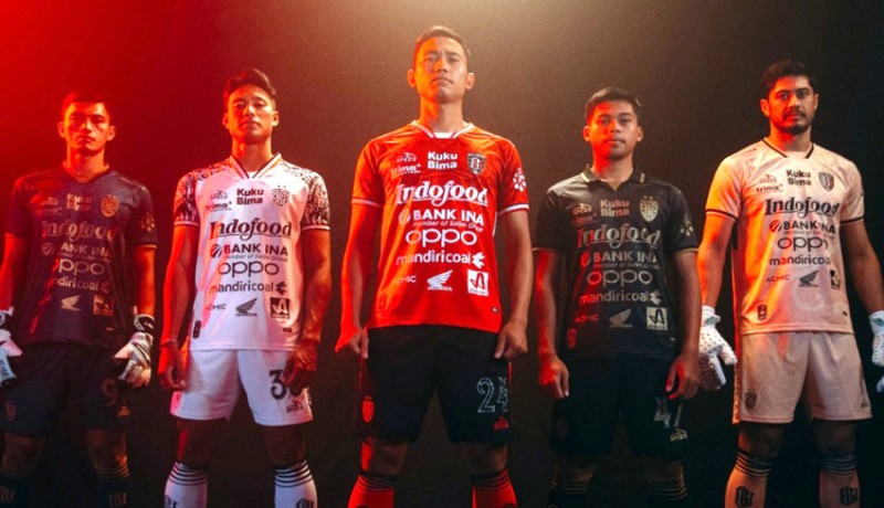 www.nusabali.com-pemain-bali-united-siap-puputan-dengan-jersey-terbaru