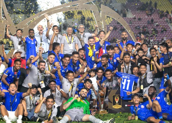 Nusabali.com - arema-juara-sumbangkan-hadiah-untuk-korban-tragedi-kanjuruhan