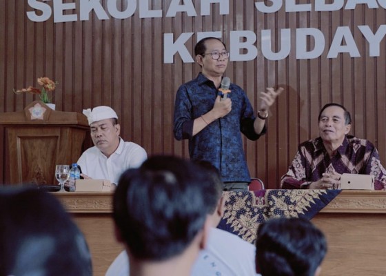 Nusabali.com - wabup-suiasa-jadi-narasumber-di-smk-pratama-widya-mandala