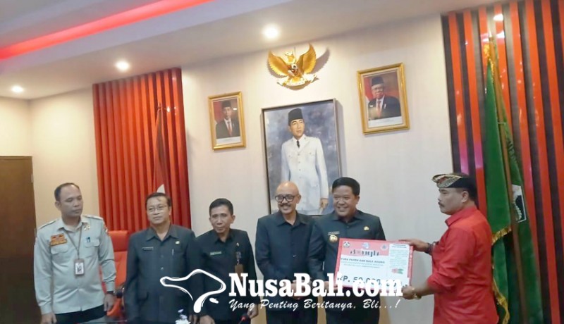 www.nusabali.com-korban-bencana-terima-bantuan-sosial