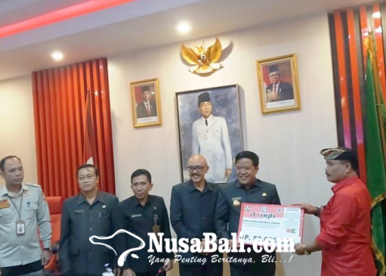 Nusabali.com - korban-bencana-terima-bantuan-sosial