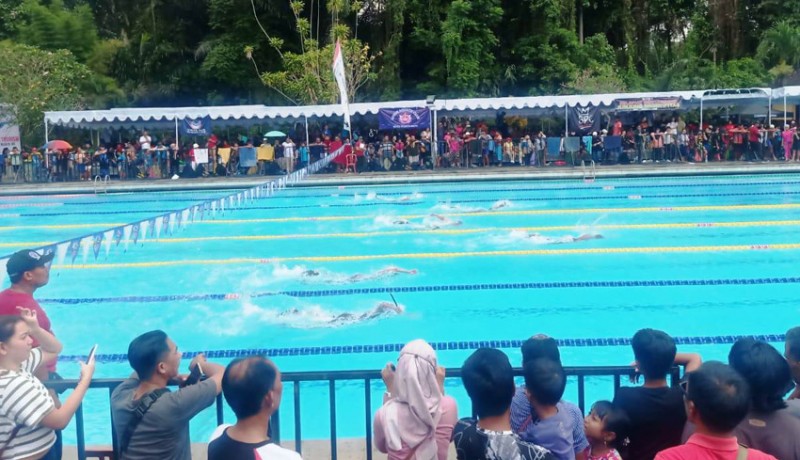 www.nusabali.com-singasari-bali-finswimming-juara-umum-kbst-selam