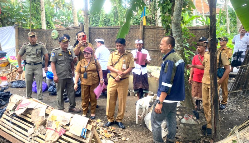 www.nusabali.com-tim-gabungan-tutup-usaha-pengelolaan-sampah-di-kenderan