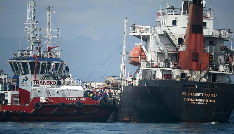 www.nusabali.com-polda-selidiki-tanker-terbakar-yang-tewaskan-5-abk