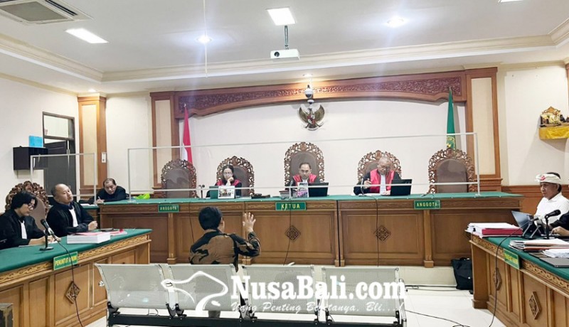 www.nusabali.com-sidang-ott-bendesa-adat-berawa-i-ketut-riana-di-pengadilan-tipikor