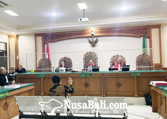 Nusabali.com - sidang-ott-bendesa-adat-berawa-i-ketut-riana-di-pengadilan-tipikor