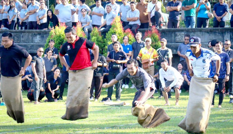 www.nusabali.com-perlombaan-tradisional-meriahkan-hut-kota-negara