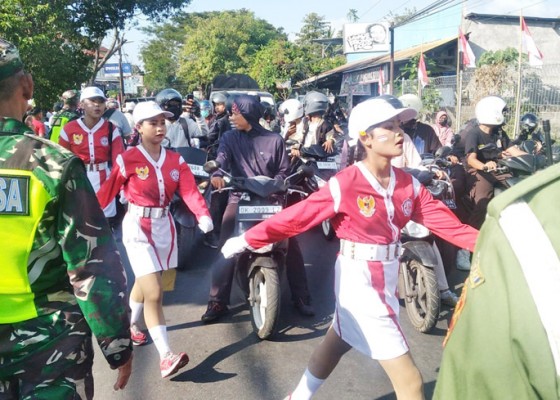 Nusabali.com - lomba-gerak-jalan-17-km-lumpuhkan-jalur-singaraja-seririt