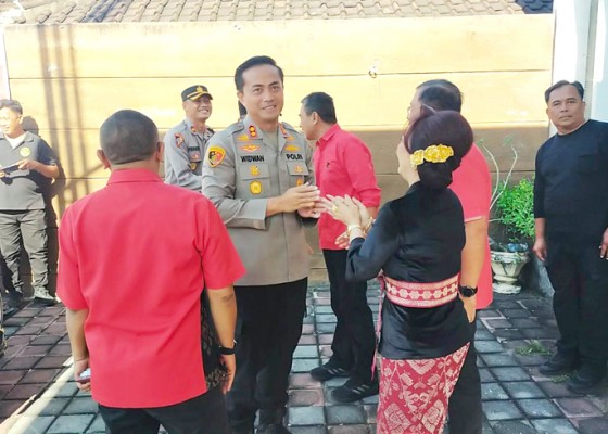 Nusabali.com - safari-kamtibmas-jelang-pilkada-serentak-2024-kapolres-datangi-kantor-dpc-pdip-buleleng