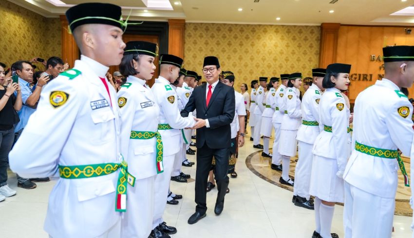 www.nusabali.com-wabup-suiasa-kukuhkan-paskibra-kabupaten-badung-2024