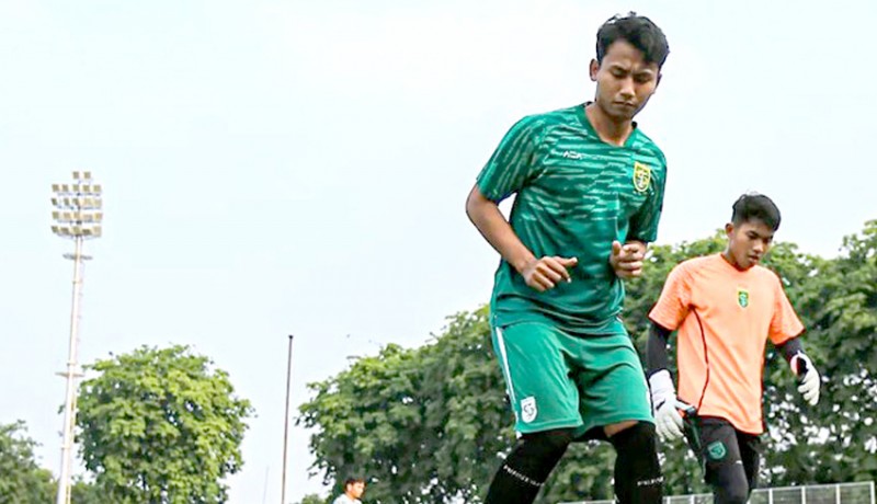 www.nusabali.com-kadek-raditya-siap-bersaing-dengan-bek-asing-persebaya