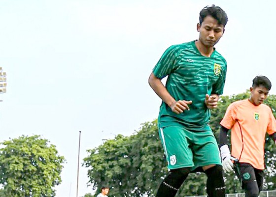 Nusabali.com - kadek-raditya-siap-bersaing-dengan-bek-asing-persebaya