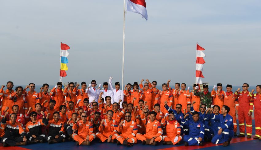 www.nusabali.com-upacara-hut-ke-79-ri-di-offshore-pertamina