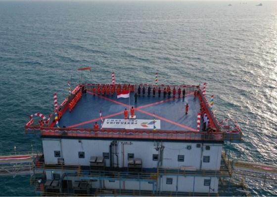 Nusabali.com - upacara-hut-ke-79-ri-di-offshore-pertamina