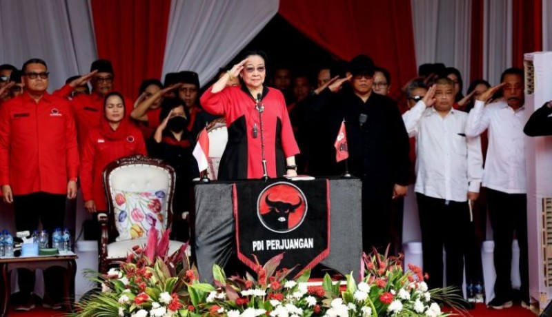 www.nusabali.com-megawati-pimpin-upacara-kemerdekaan-di-jakarta-ribuan-kader-pdip-memadati-sekolah-partai