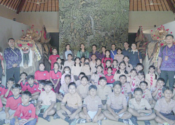 Nusabali.com - disdikpora-badung-ajak-siswa-sd-kunjungi-museum-pasifika