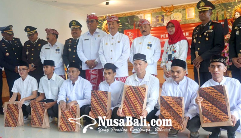 www.nusabali.com-223-narapidana-diremisi-7-orang-bebas