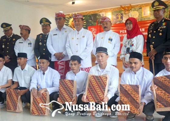 Nusabali.com - 223-narapidana-diremisi-7-orang-bebas