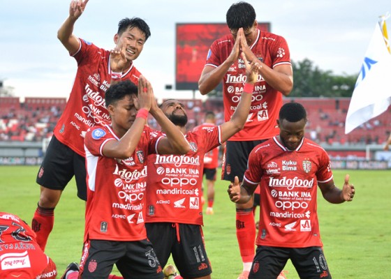 Nusabali.com - bali-united-atasi-semen-padang