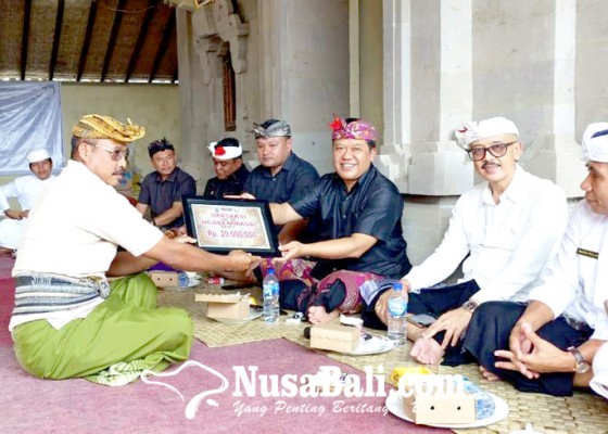 Nusabali.com - dukung-pelaksanaan-ngaben-massal-bupati-serahkan-bantuan-upasaksi-ngaben