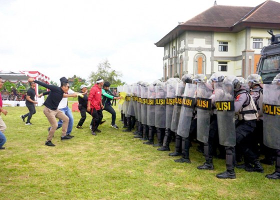 Nusabali.com - polres-bangli-gelar-simulasi-pengamanan-pilkada