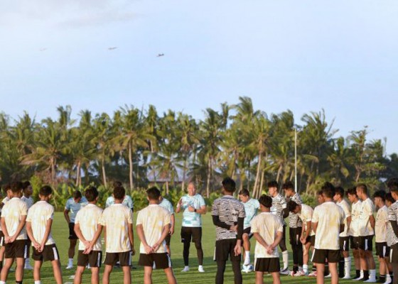 Nusabali.com - matthew-baker-sudah-bergabung-dengan-timnas-u-17-di-bali