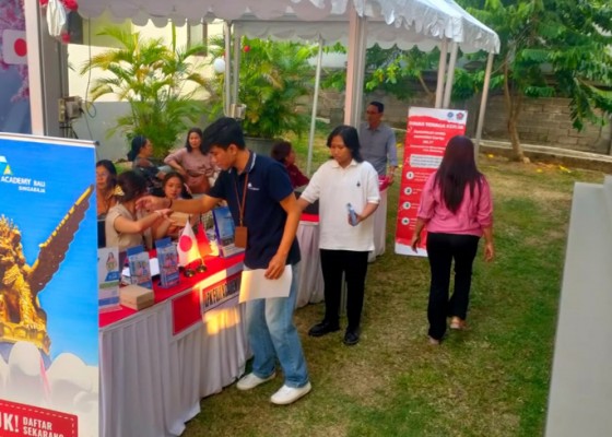 Nusabali.com - buka-job-fair-disnaker-harap-pengangguran-di-buleleng-berkurang