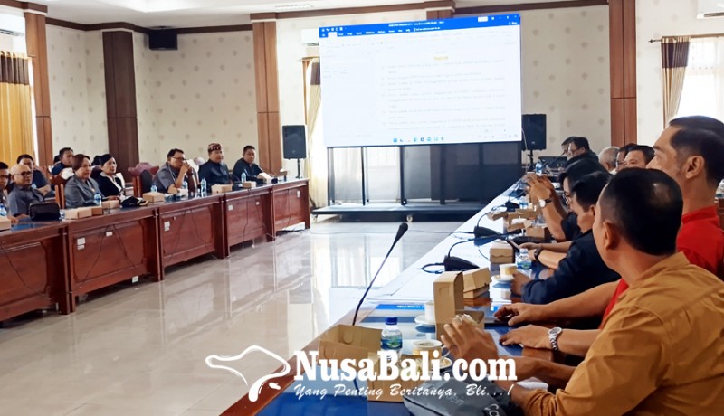 www.nusabali.com-rapat-perdana-anggota-dewan-atur-rapat-daring