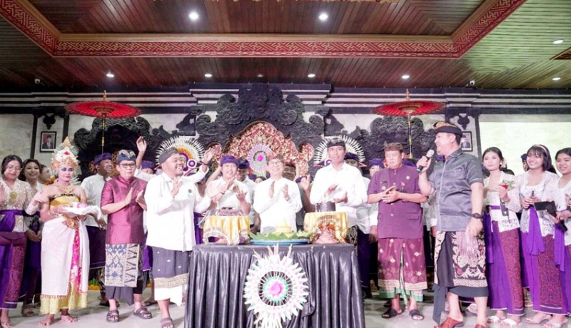 www.nusabali.com-sekda-adi-arnawa-hadiri-hut-ke-43-st-widya-dharma